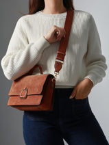 Sac Bandoulière M Altesse Suede Etrier Marron altesse suede EASU048M-vue-porte