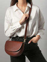 Sac Bandoulière Tradition Cuir Etrier Marron tradition ETRA065M-vue-porte